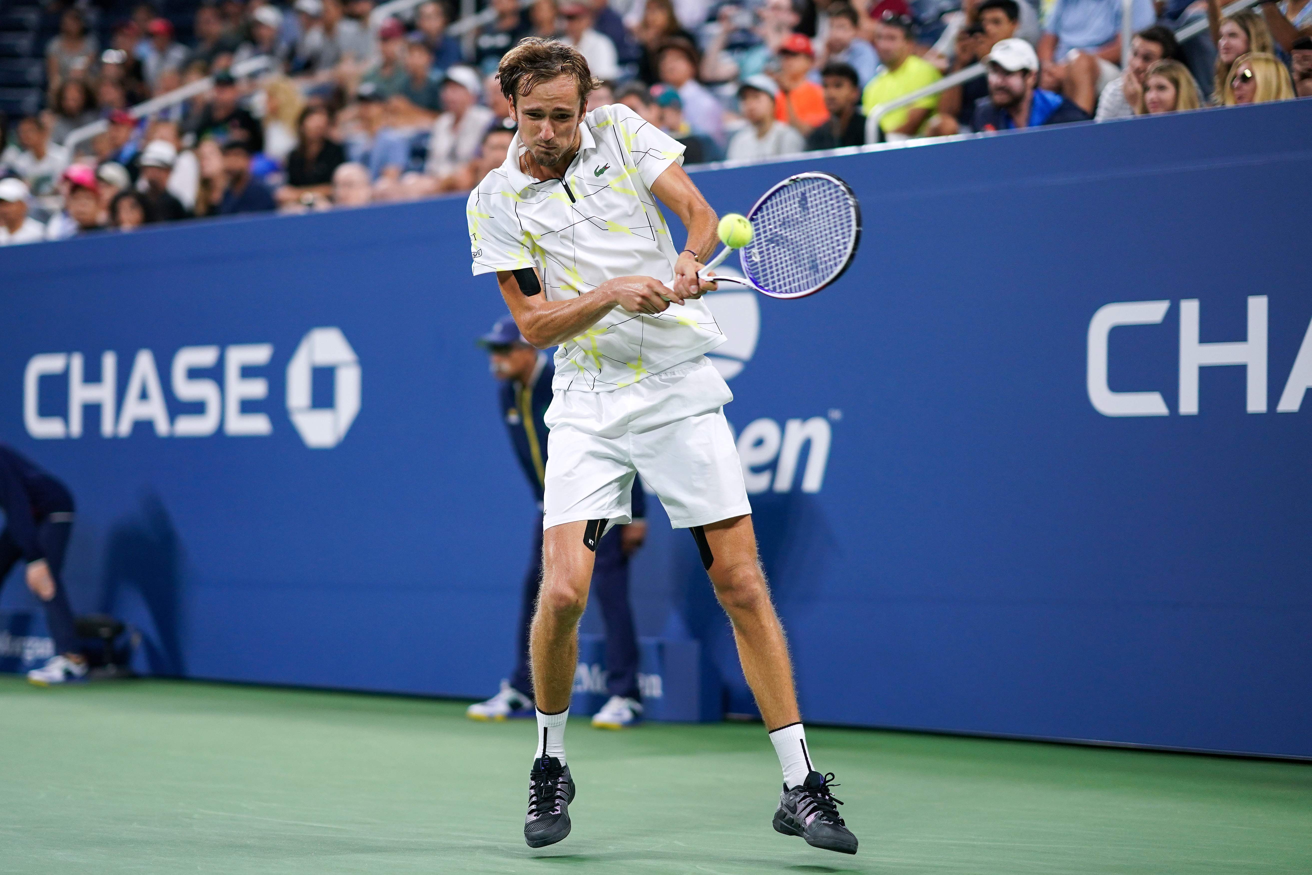 德国网球队横扫日本网球队,梅德韦杰夫三分雨点燃全场 德国网球队横扫日本网球队,梅德韦杰夫三分雨点燃全场