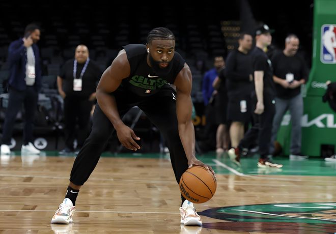 雄鹿爆冷立陶宛男篮，杰伦·布朗三分雨点燃全场的简单介绍