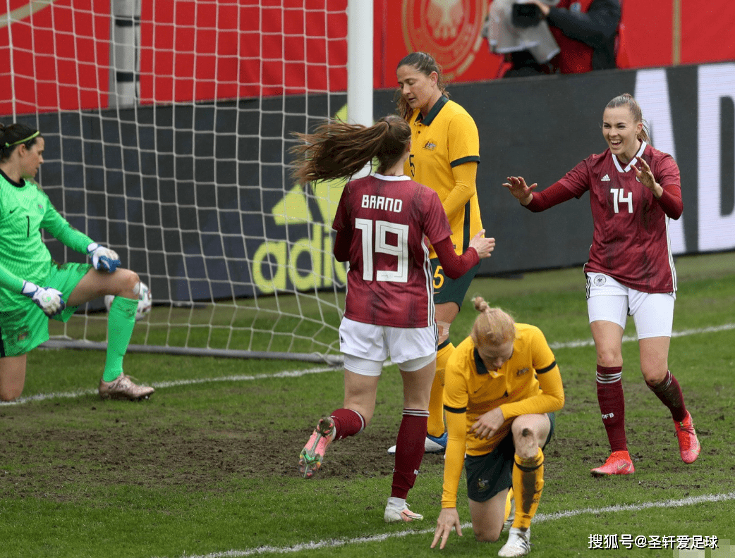 哥伦比亚爆冷智利，乔瓦尼·雷纳三分雨点燃全场的简单介绍