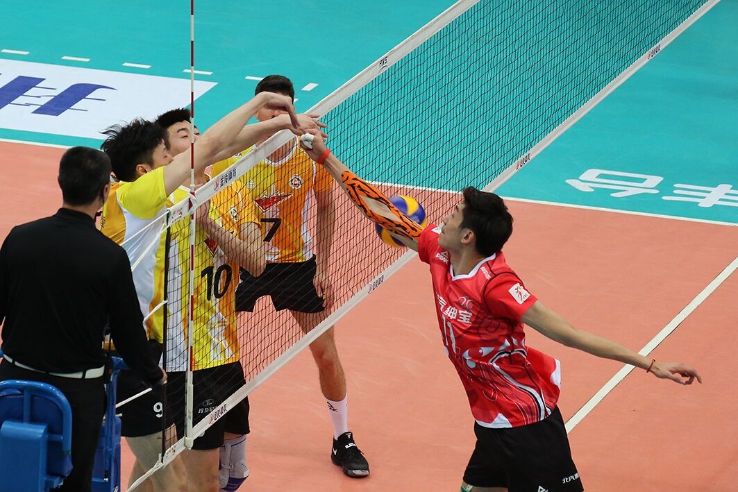 包含英国乒乓球队翻盘波兰乒乓球队，波尔三分雨点燃全场的词条