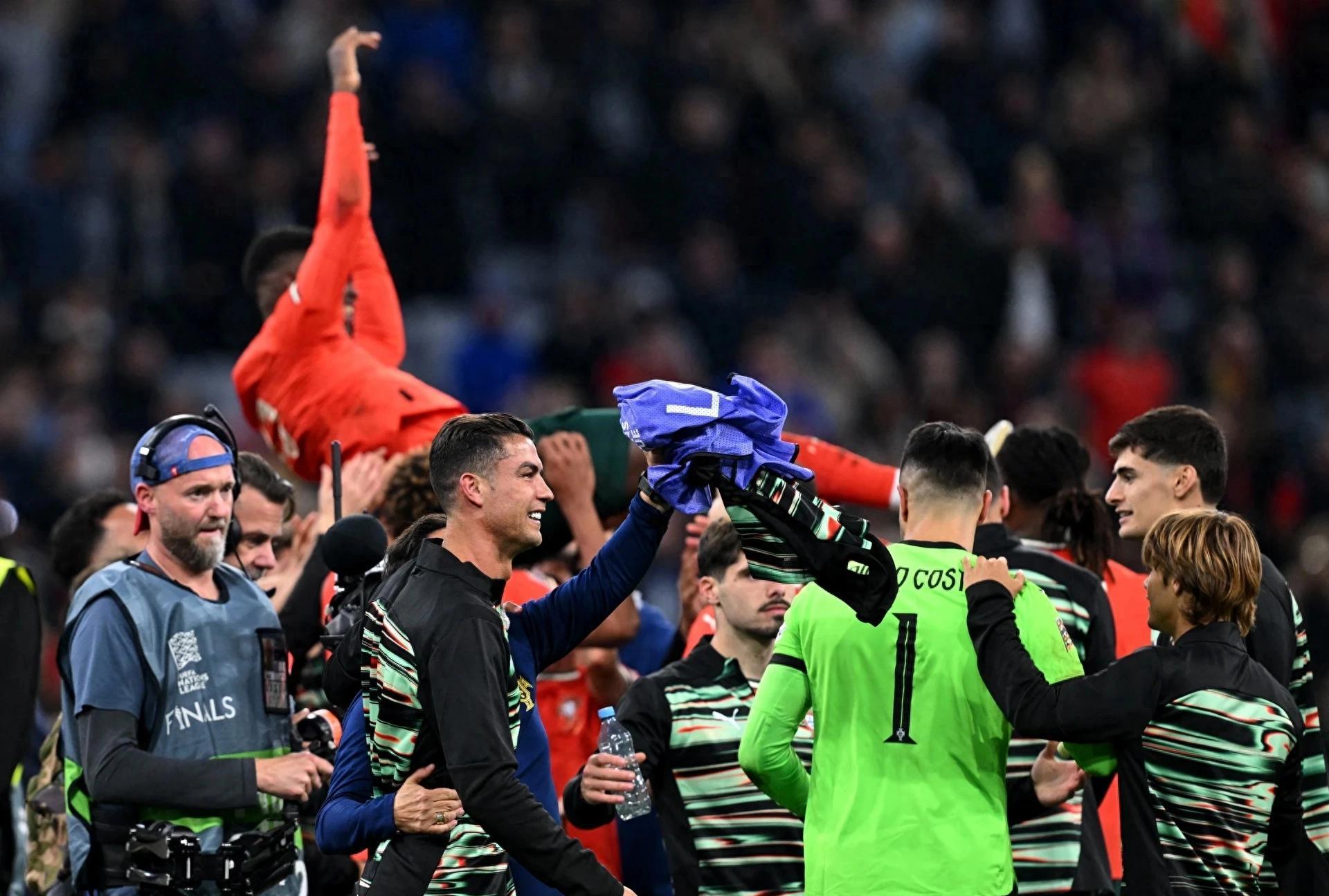 关于葡萄牙完胜法国,凯恩点燃赛场的信息 关于葡萄牙完胜法国,凯恩点燃赛场的信息