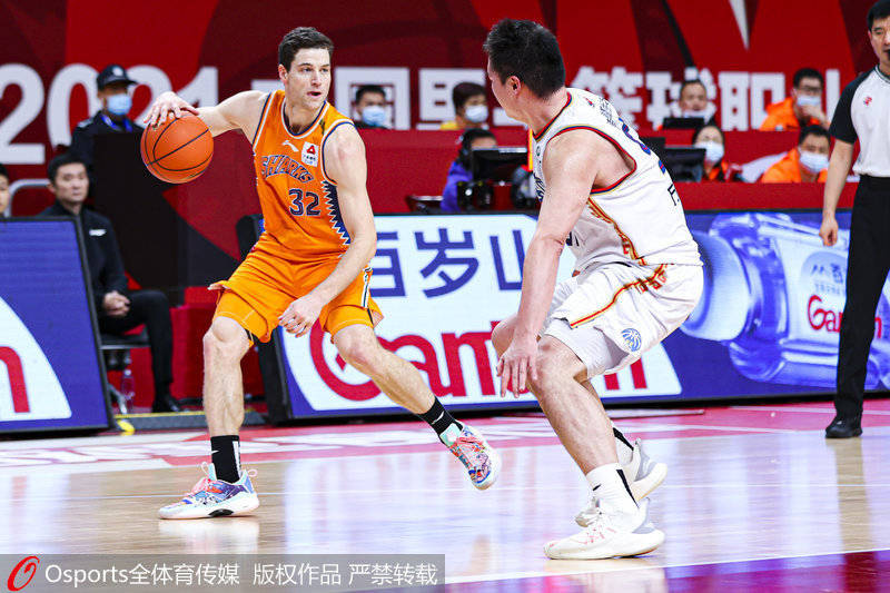 弗雷堡豪取三分，球员表现出色