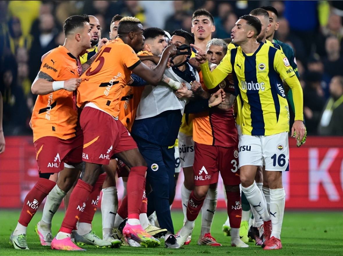 关于土超联赛豪门加拉塔萨雷进决赛，将对阵费内巴切的信息