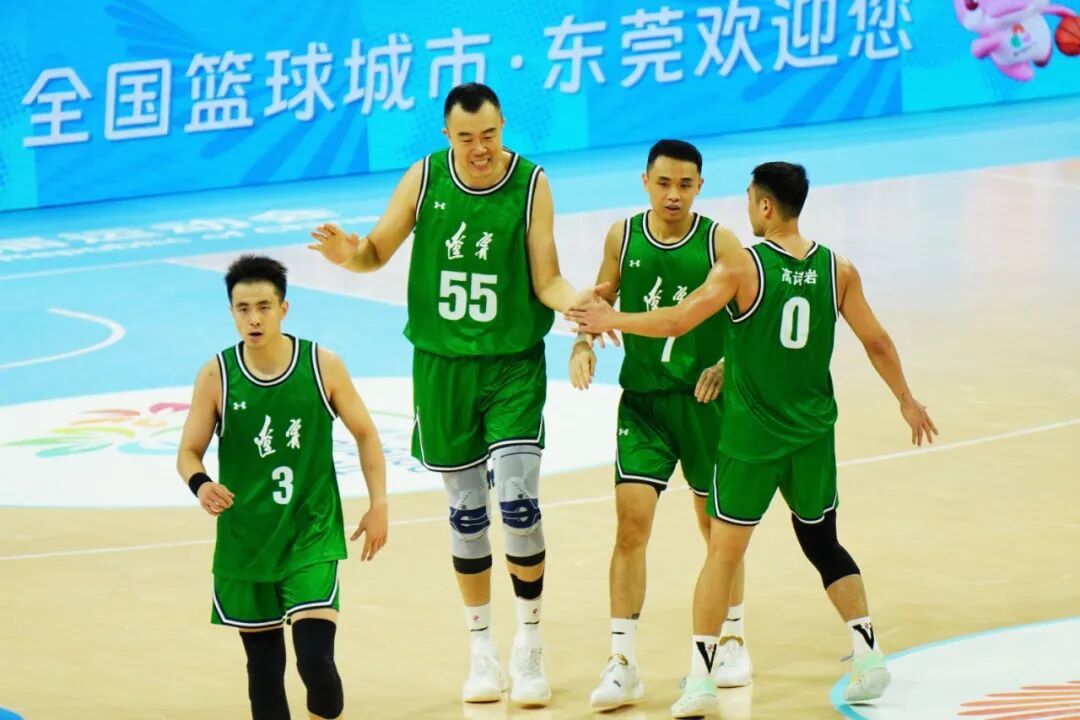 辽宁队气贯长虹，凭借团结一心取得胜利