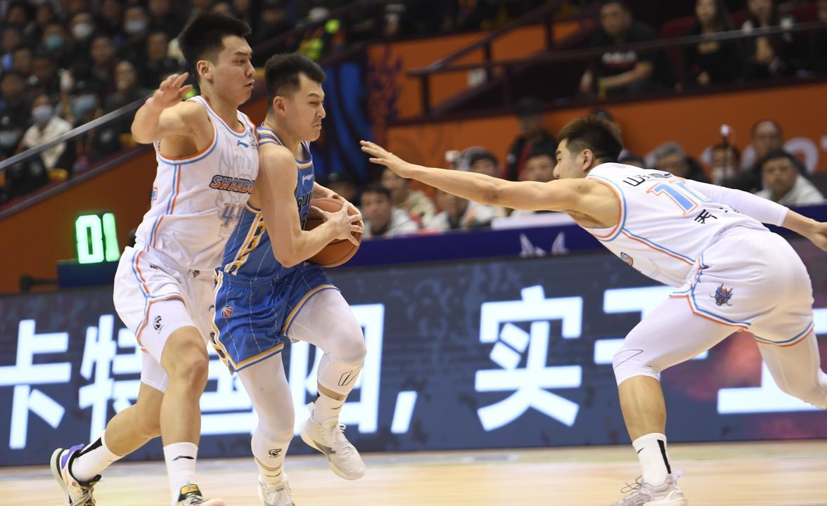 山西男篮再次夺得胜利,士气高涨 山西男篮再次夺得胜利,士气高涨