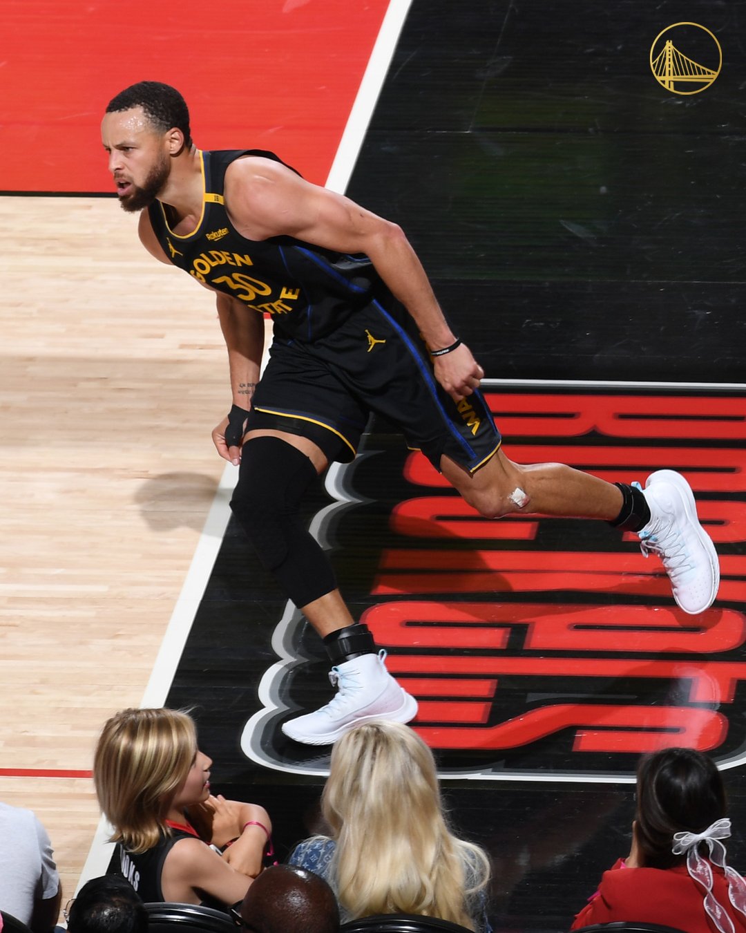 关于火箭防守稳固，大胜对手，砍下记三分球的信息