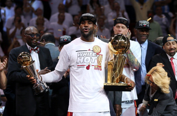 NBA总决赛精彩绝伦,湖人力克热火夺冠的简单介绍 NBA总决赛精彩绝伦,湖人力克热火夺冠的简单介绍