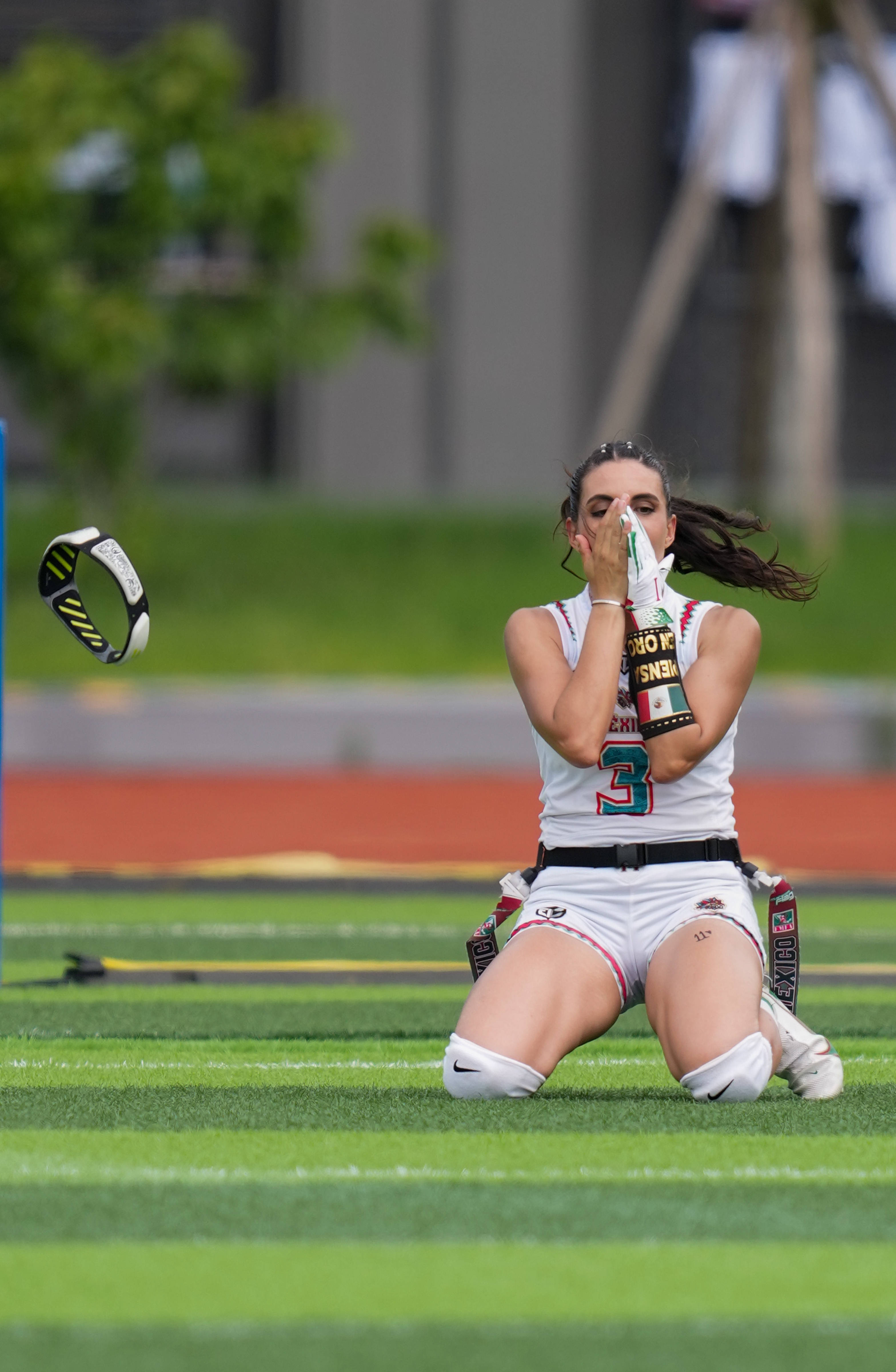 墨西哥男子橄榄球斩获胜利，全力以赴