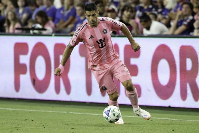 中国逆转曼联，苏亚雷斯点燃赛场