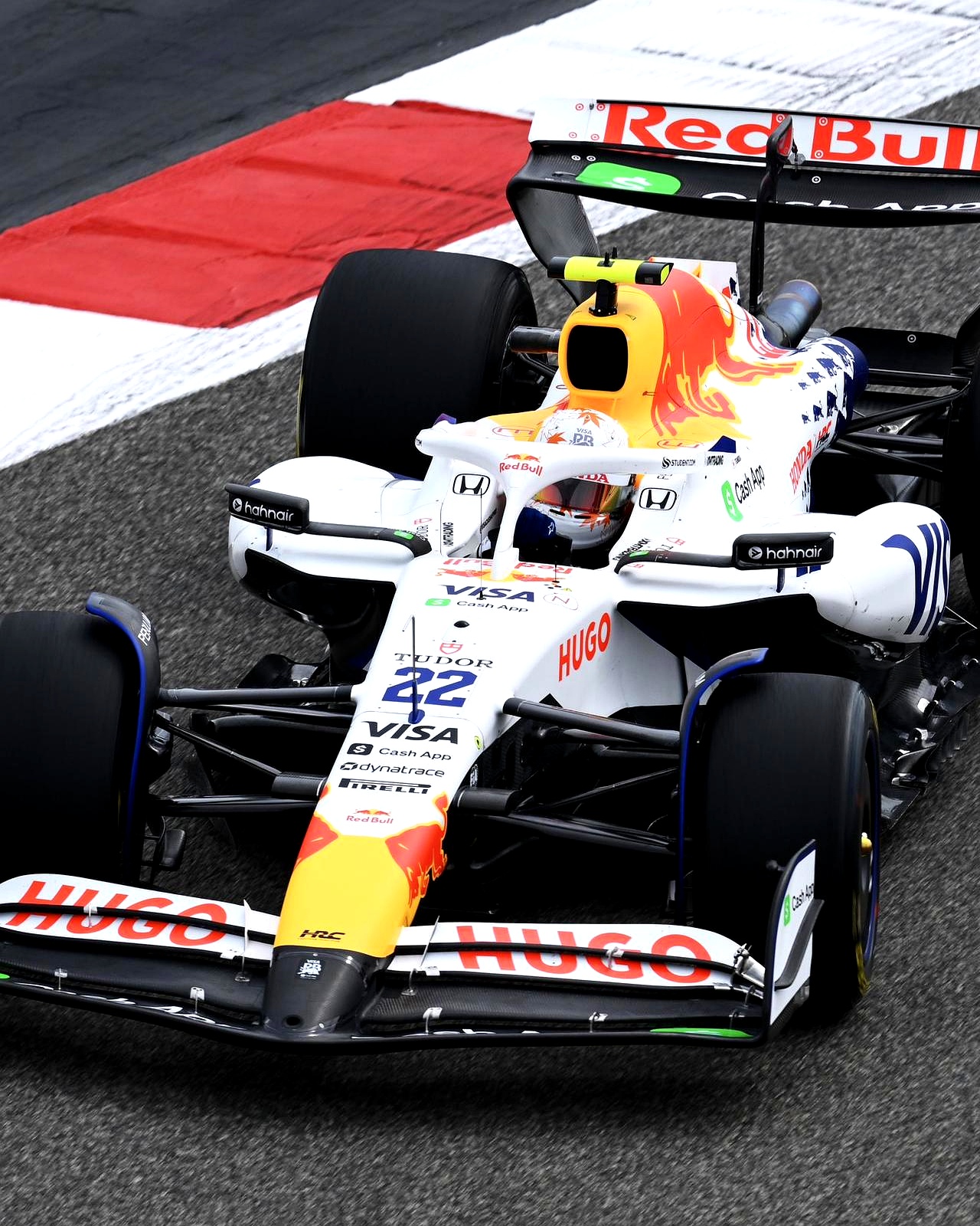 梅赛德斯完胜雷诺车队，拉塞尔惊艳四座的简单介绍