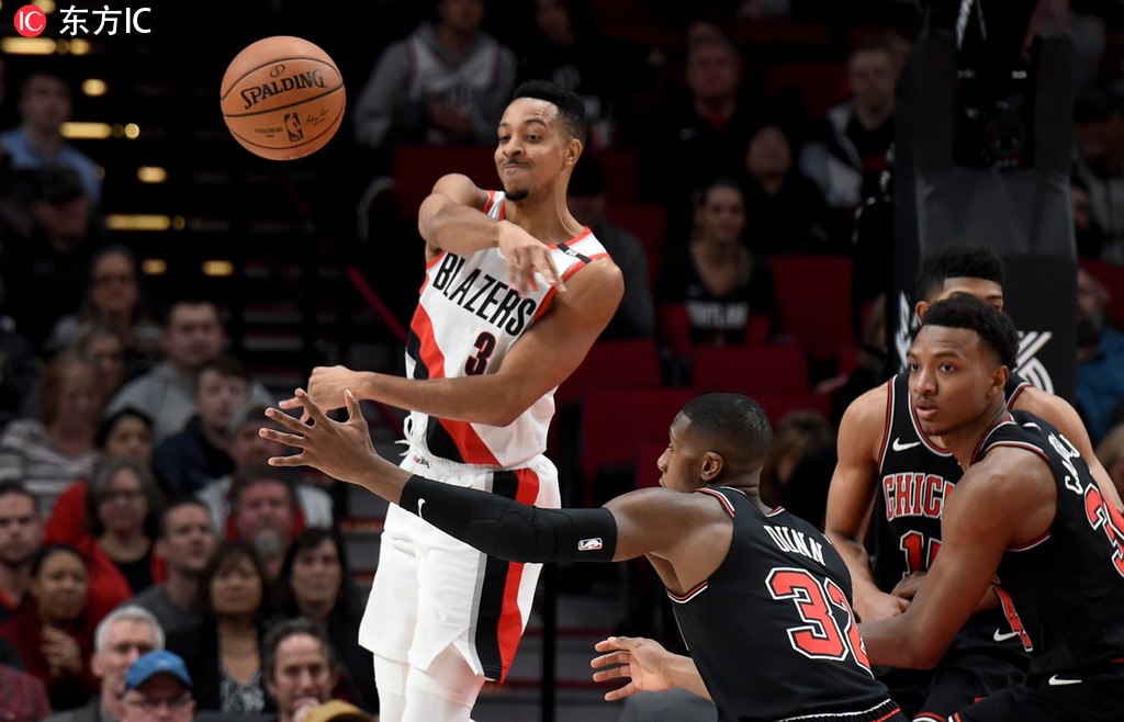 包含76人完胜公牛，麦科勒姆完成帽子戏法的词条