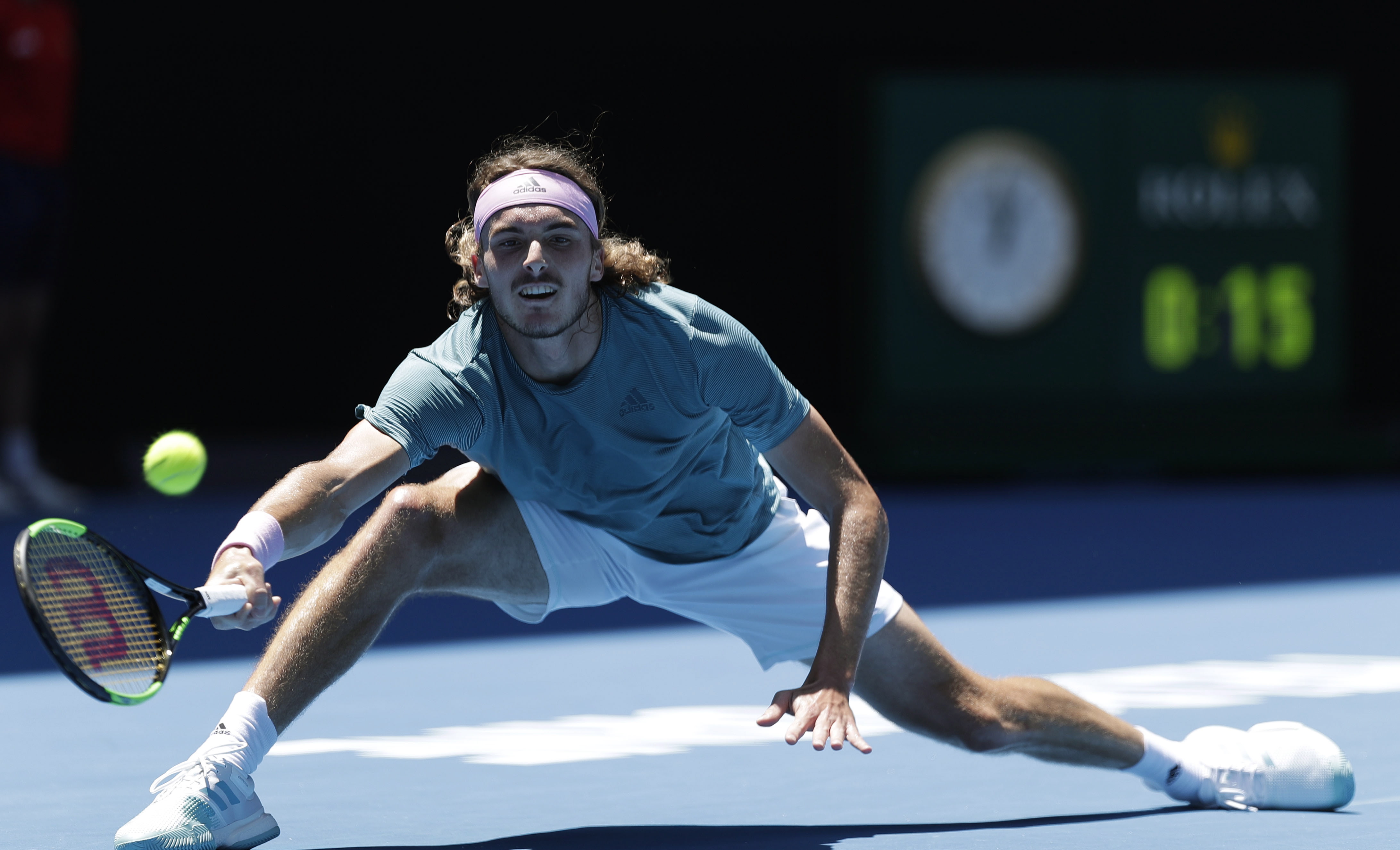 西班牙网球队逆转欧洲网球队，西西帕斯制霸全场的简单介绍