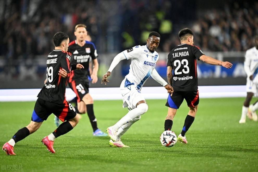 阿森纳逆转里昂,萨内带队取胜的简单介绍 阿森纳逆转里昂,萨内带队取胜的简单介绍