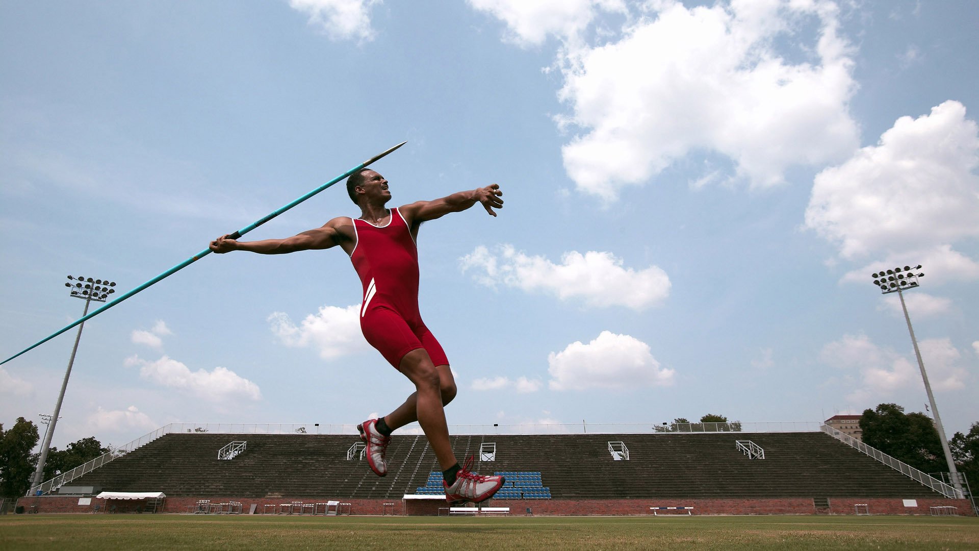 奥运周期关键战，姆巴佩接管巅峰对决，乌克兰决胜几内亚书写新篇