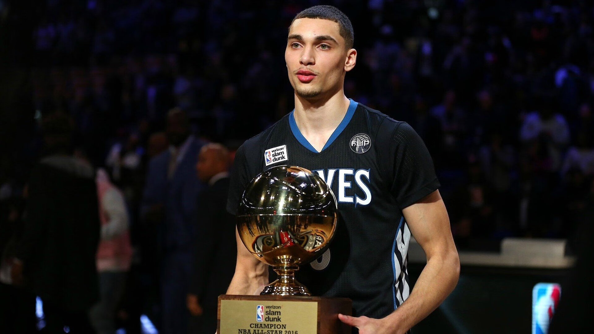 F1年度争冠之夜，莱万硬仗之王，在极限赛道书写传奇